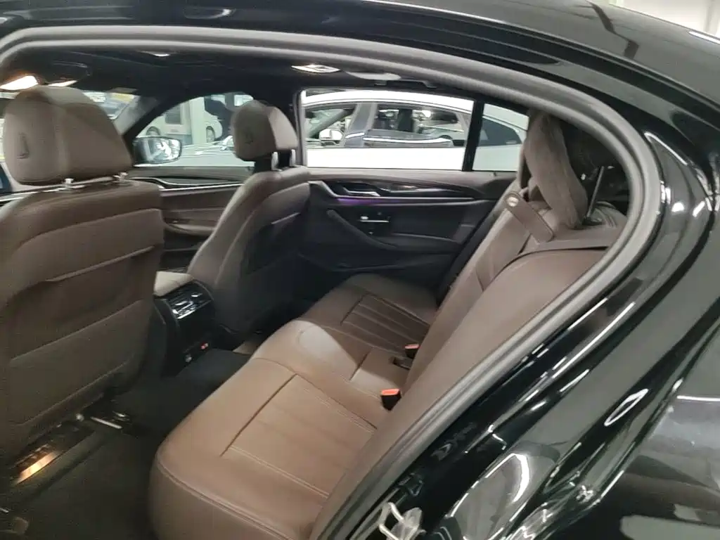 BMW 5 Series — миниатюра 17