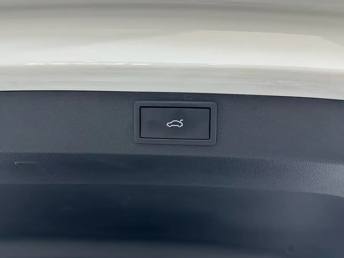 Skoda Karoq 2022 Белый из Китая