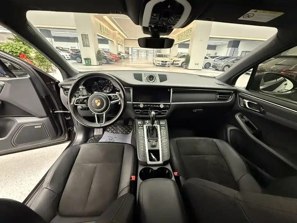 Porsche Macan — миниатюра 12
