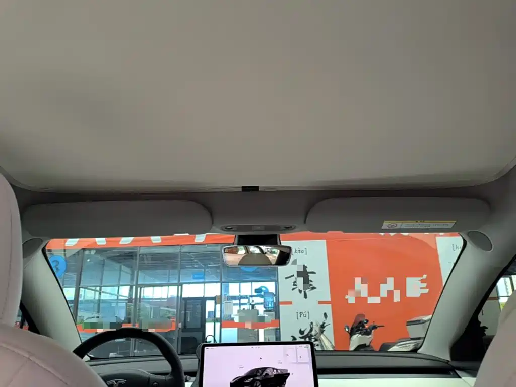 Tesla Model 3 — миниатюра 18