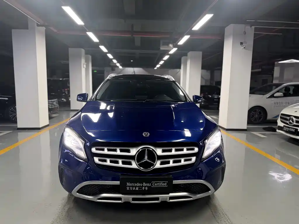 MERCEDES-BENZ GLA