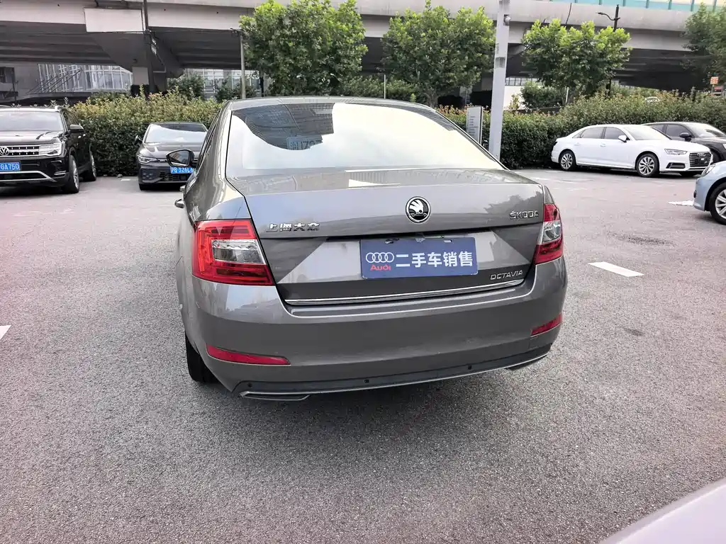 Skoda Octavia 2017 1.6L AT