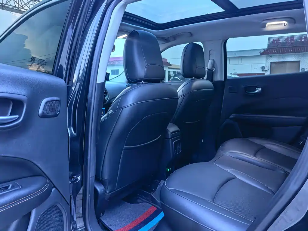 Jeep Compass — миниатюра 11