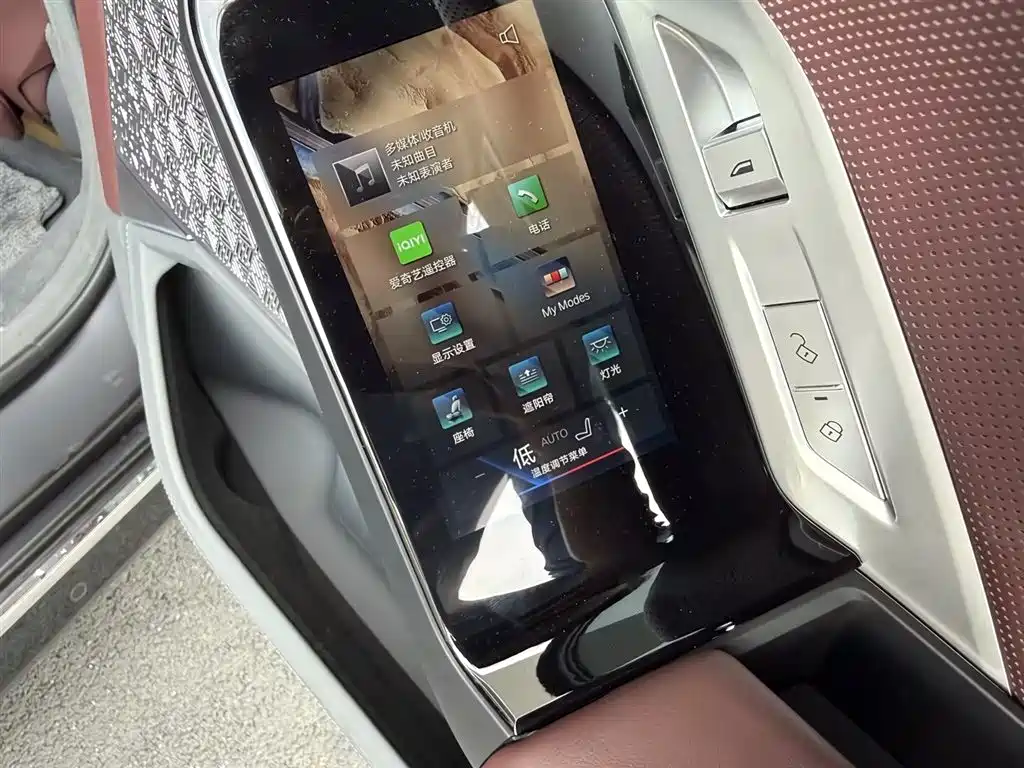 BMW i7 — миниатюра 16