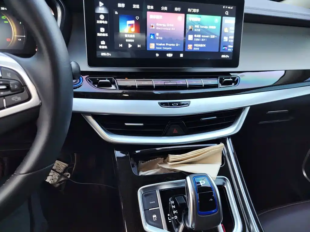 Geely Jia Ji New Energy — миниатюра 14