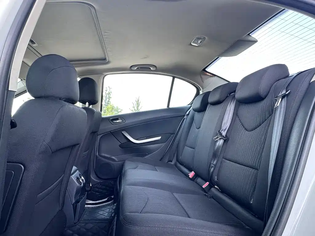 Peugeot 408 2013 2.0L AT Luxury