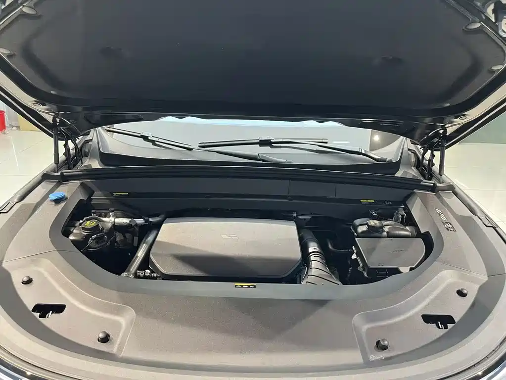 Li Auto Li L8 — миниатюра 5