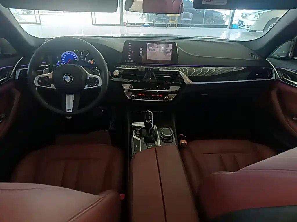 BMW 5 Series — миниатюра 10