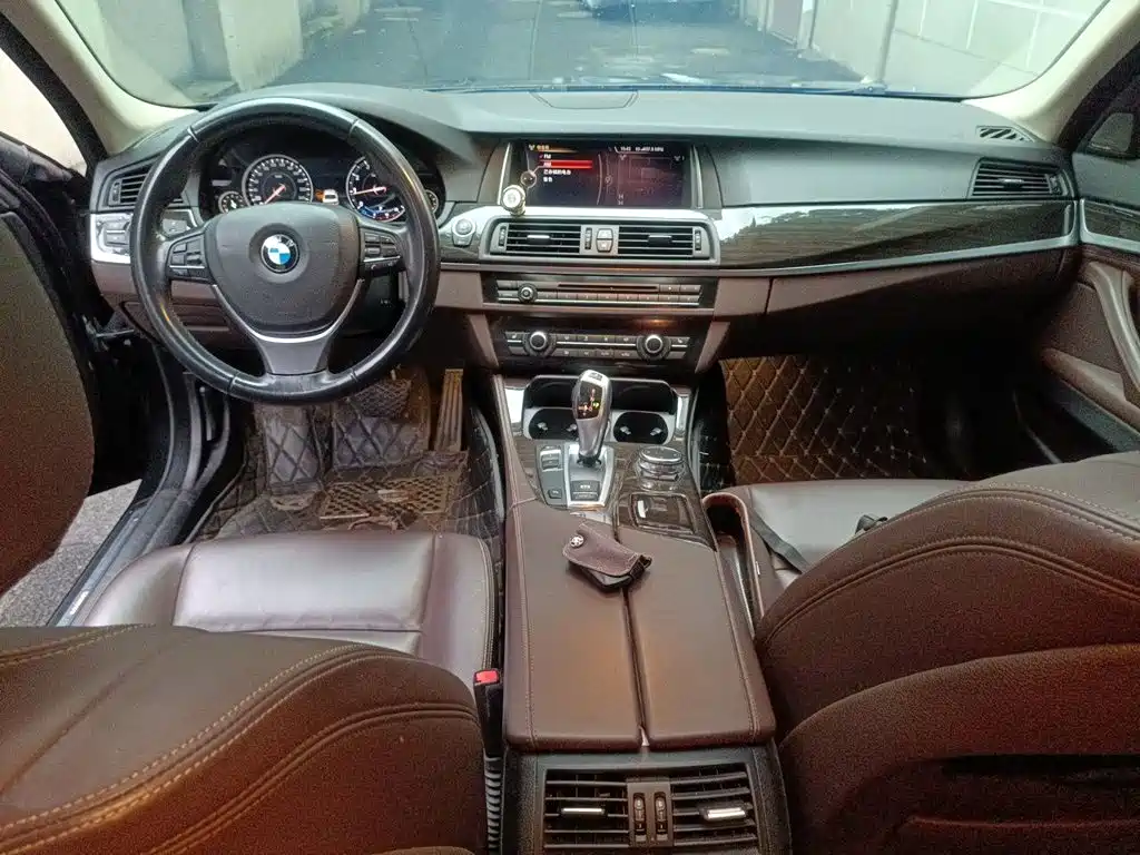 BMW 5 Series — миниатюра 5