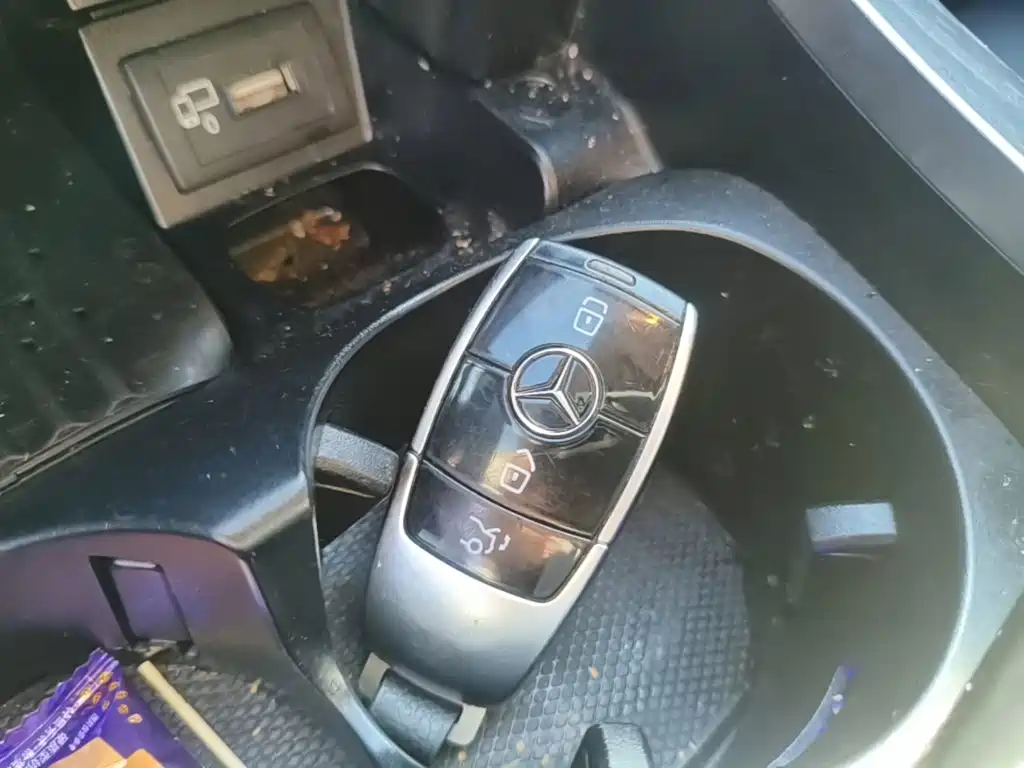Mercedes-Benz E-Class — миниатюра 9