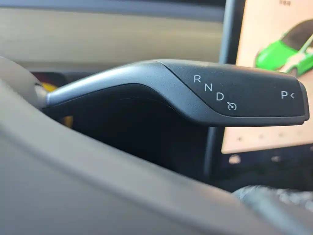 Tesla Model Y — миниатюра 14