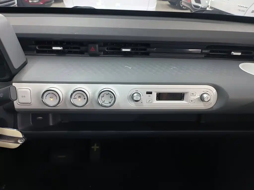 Wuling MINIEV — миниатюра 13