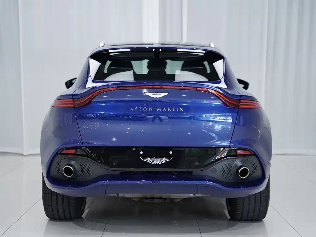 Aston Martin DBX 2023 3.0T STRAIGHT-SIX