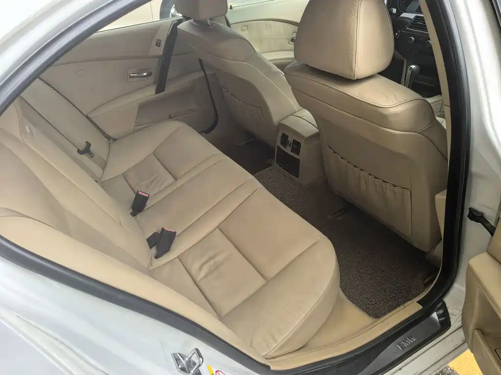 BMW 5 Series — миниатюра 11