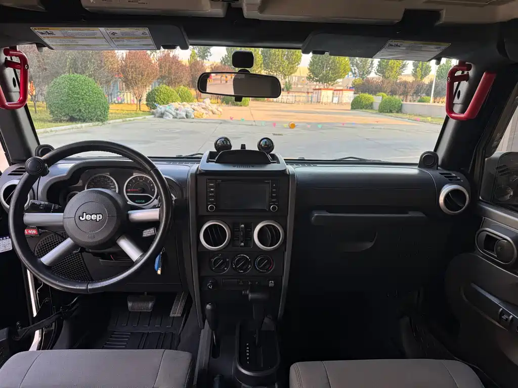 Jeep Wrangler — миниатюра 6