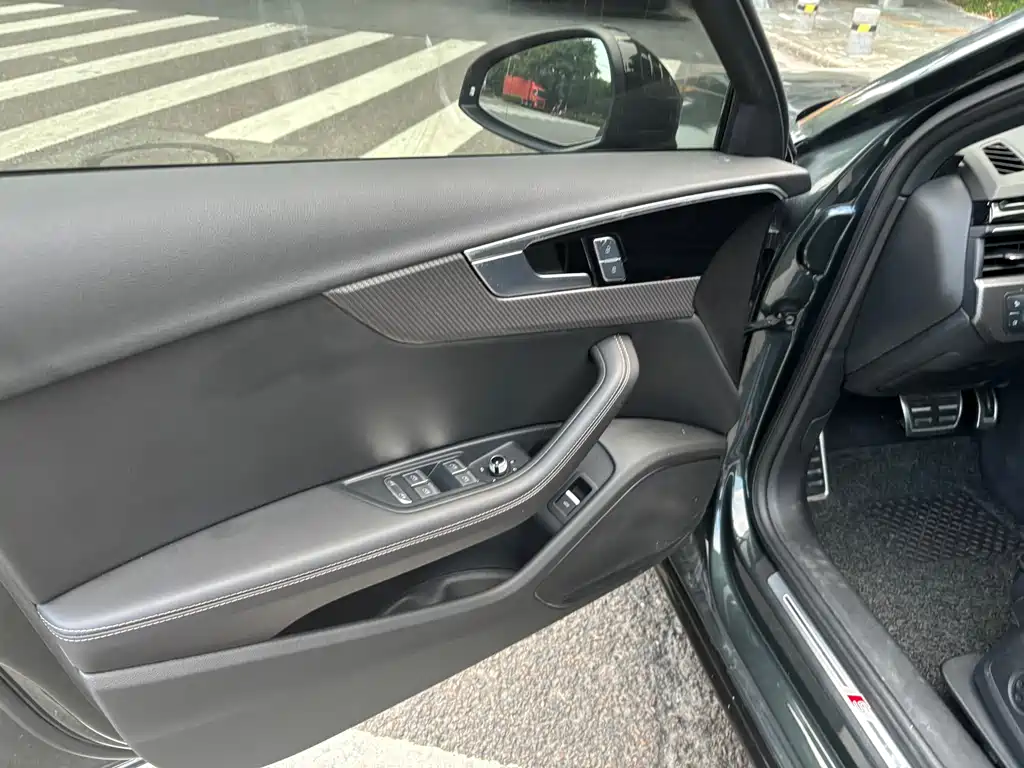 Audi A4L — миниатюра 7
