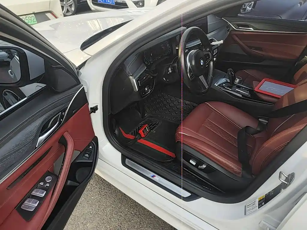 BMW 5 Series New Energy — миниатюра 16