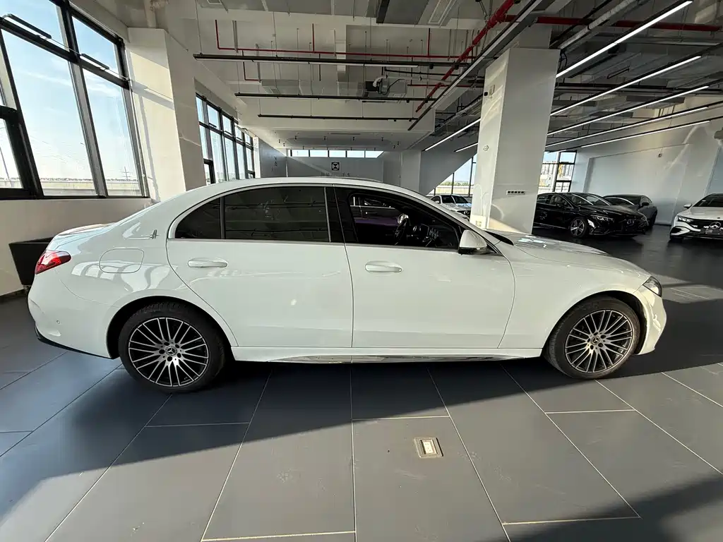 Mercedes-Benz C-Class — миниатюра 6