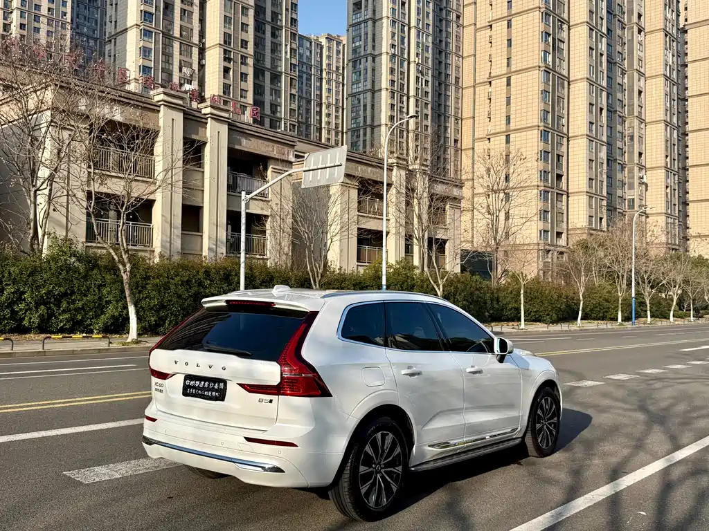 Volvo XC60 2023 B5 Luxury