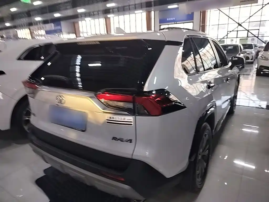 Toyota RAV4 — миниатюра 7