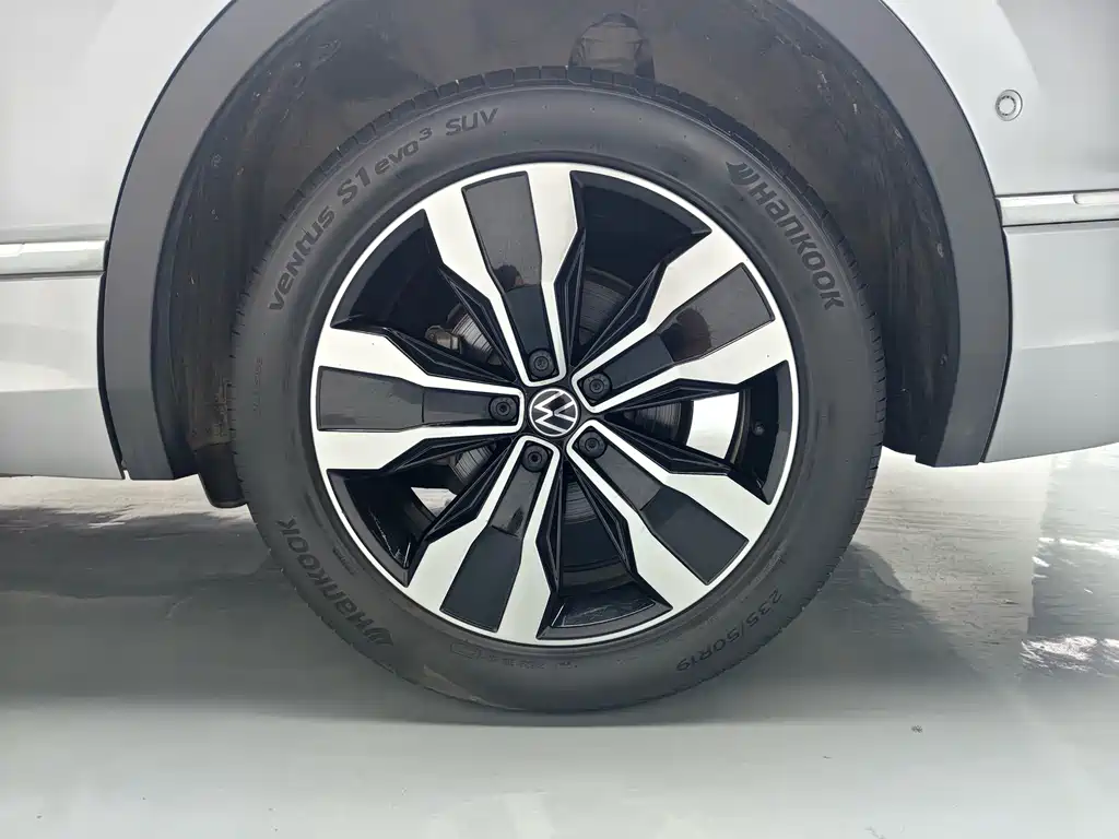 Volkswagen Tiguan L — миниатюра 11