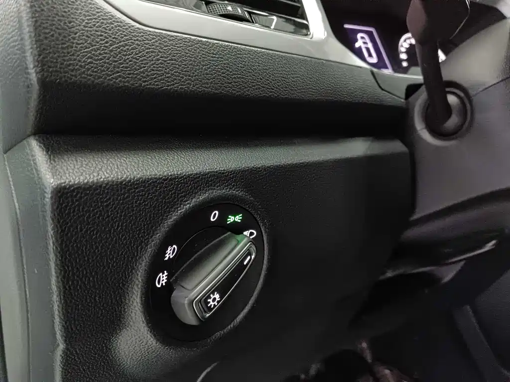 VOLKSWAGEN T ROC EXPLORING SONGS