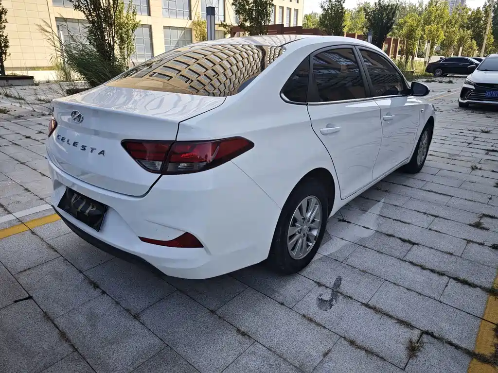 Hyundai Elantra — миниатюра 6