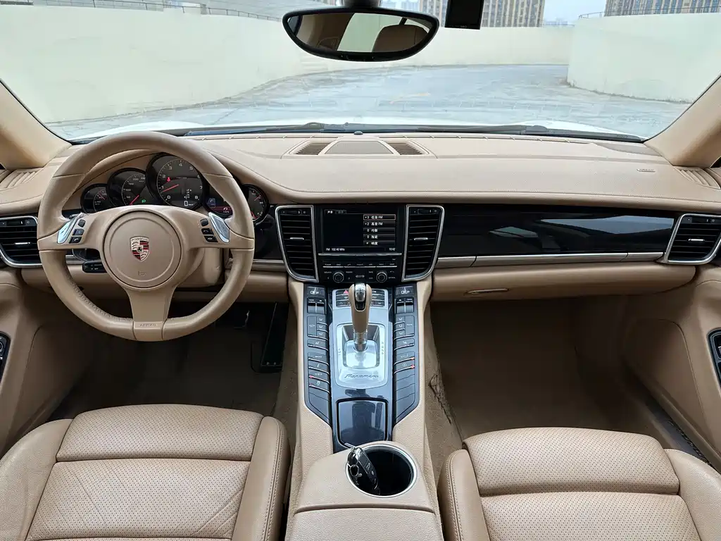 Porsche Panamera 2013 Panamera 4 Platinum Edition 3.6L