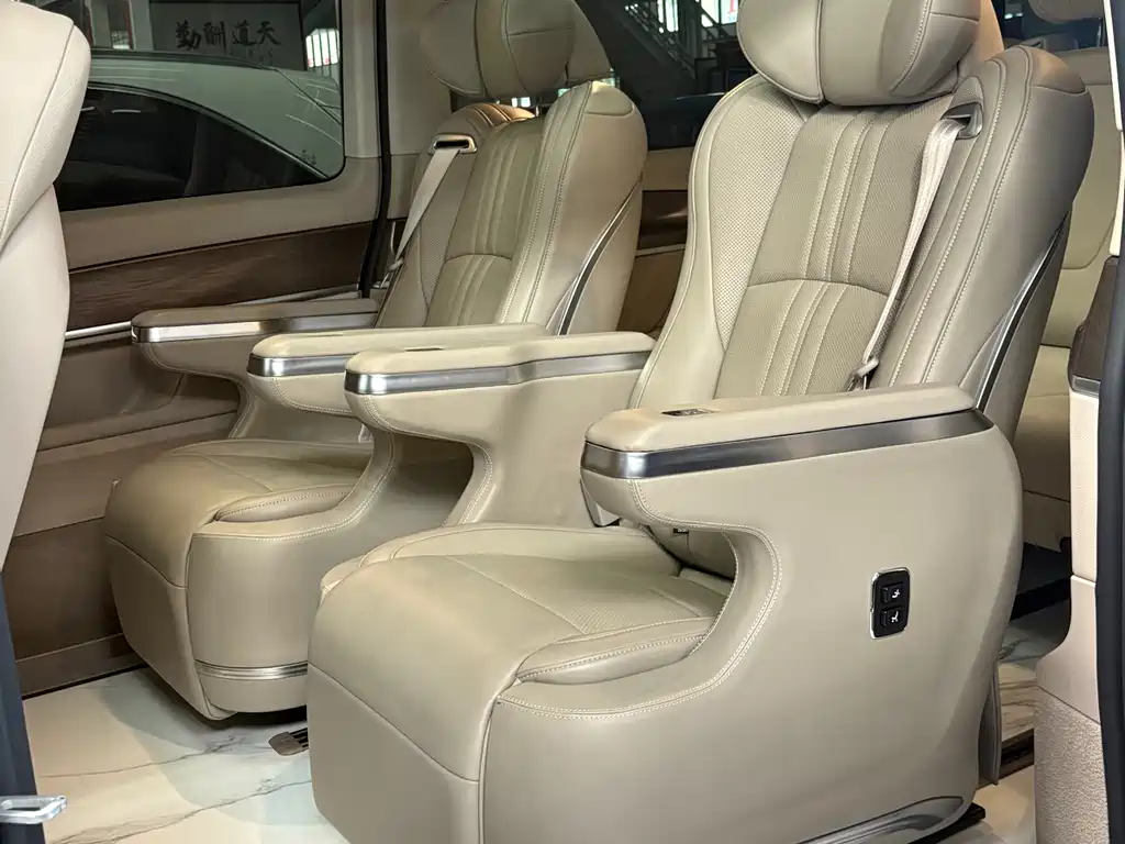 Mercedes-Benz V-Class — миниатюра 6