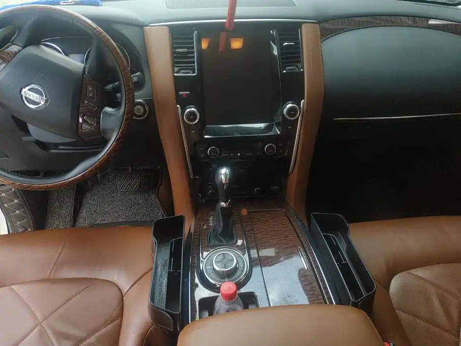 Nissan Patrol — миниатюра 16