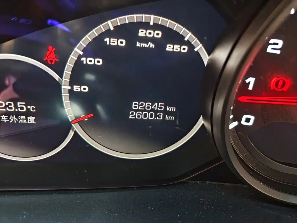 Porsche Cayenne — миниатюра 8