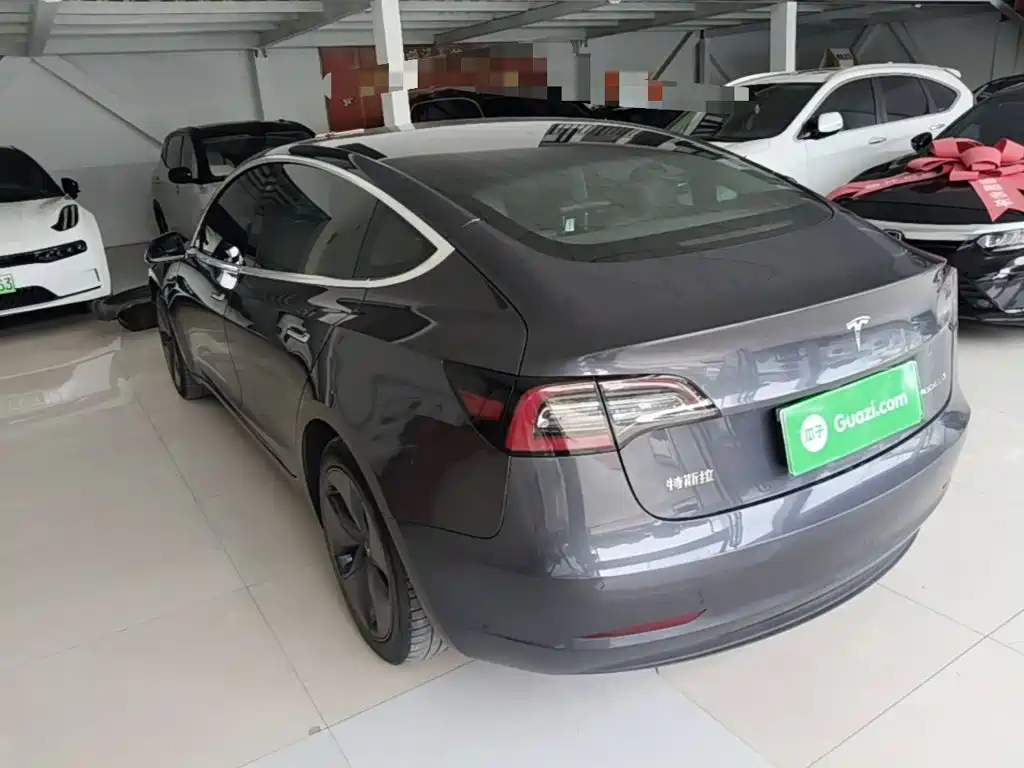 Tesla Model 3 — миниатюра 5