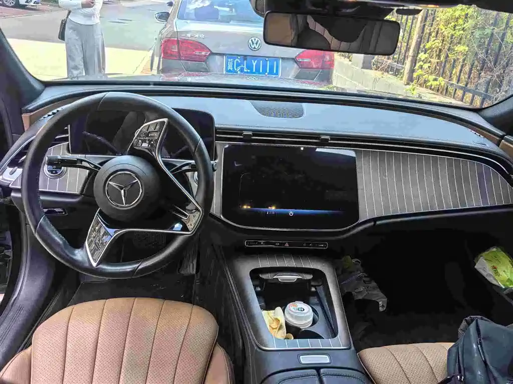 Mercedes-Benz E-Class — миниатюра 9