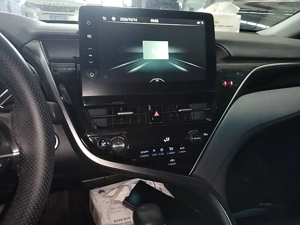 Toyota Camry — миниатюра 13