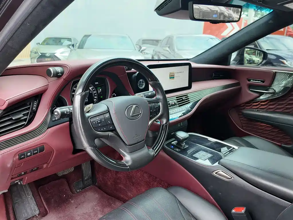 Lexus LS 2023 500h Luxury