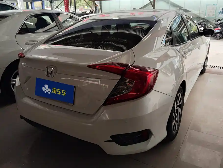 Honda Civic 2016 220TURBO CVT Luxury