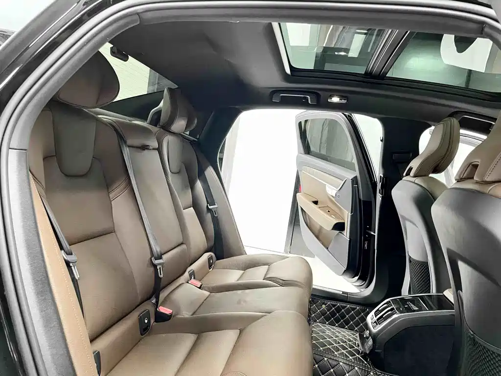 Volvo S90 2025 B5 Luxury