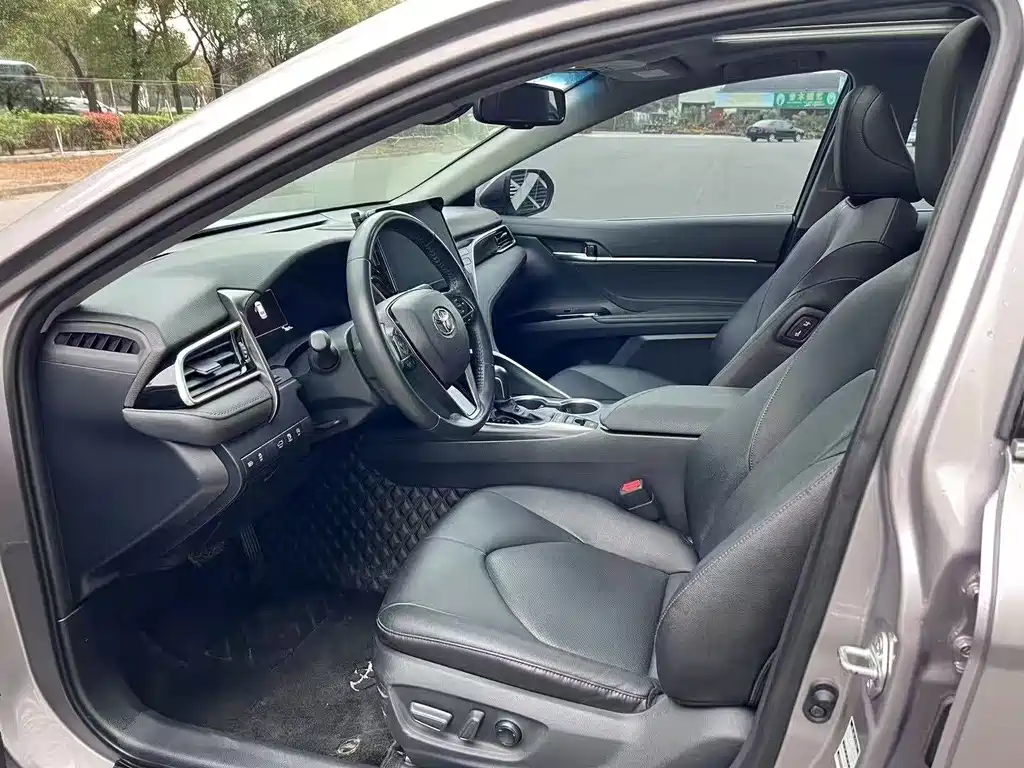 Toyota Camry — миниатюра 4