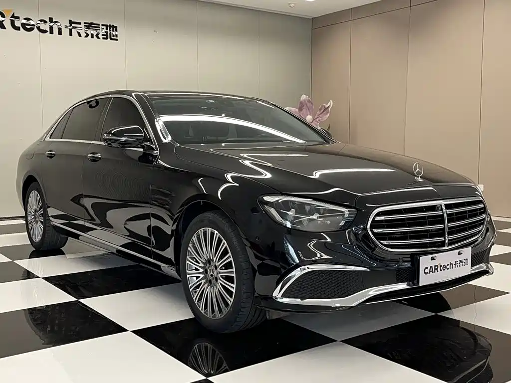 Mercedes-Benz E-Class — миниатюра 2