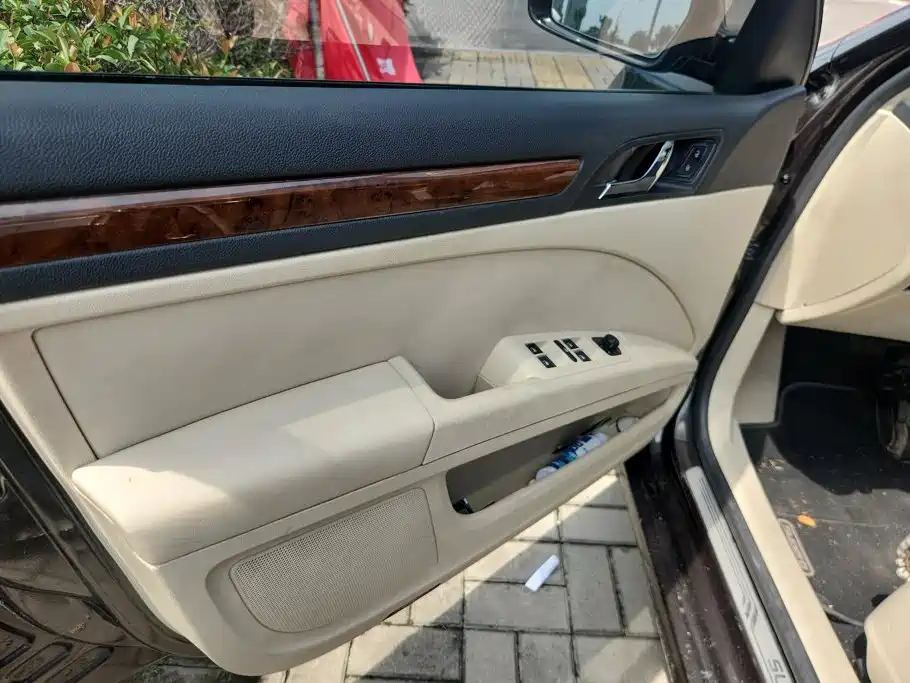 Skoda Superb — миниатюра 7