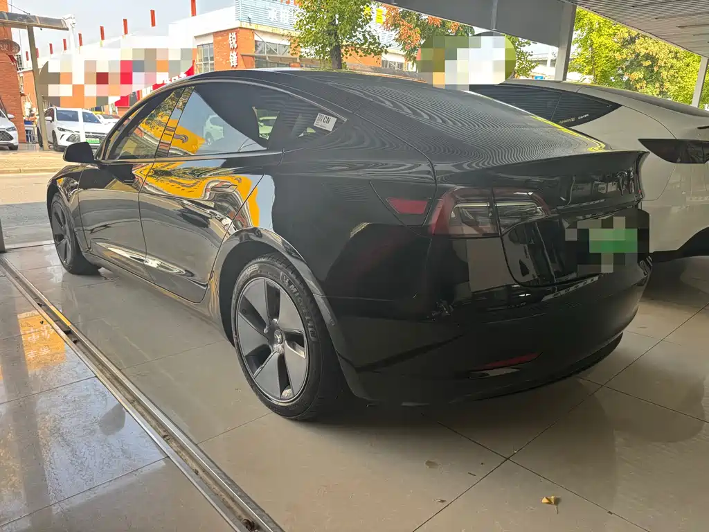 Tesla Model 3 — миниатюра 12