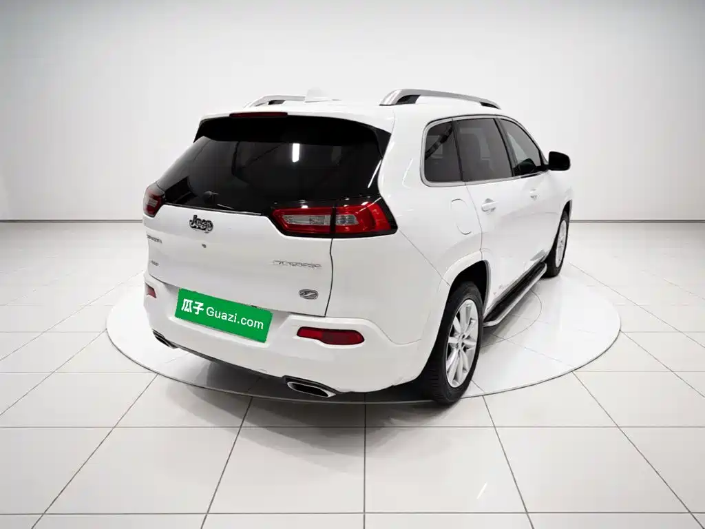 Jeep Cherokee — миниатюра 6