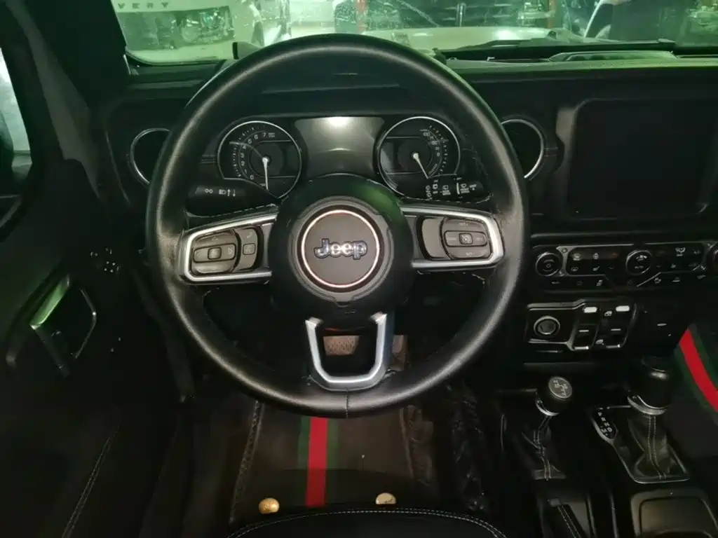 Jeep Wrangler PHEV — миниатюра 11