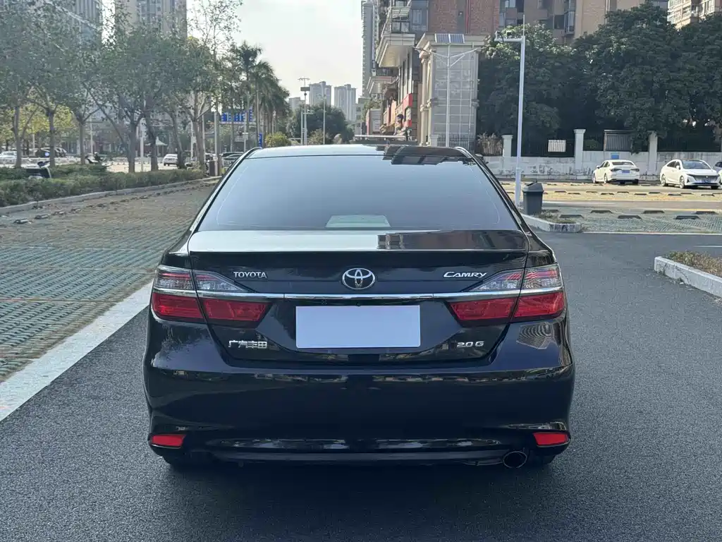 TOYOTA CAMRY