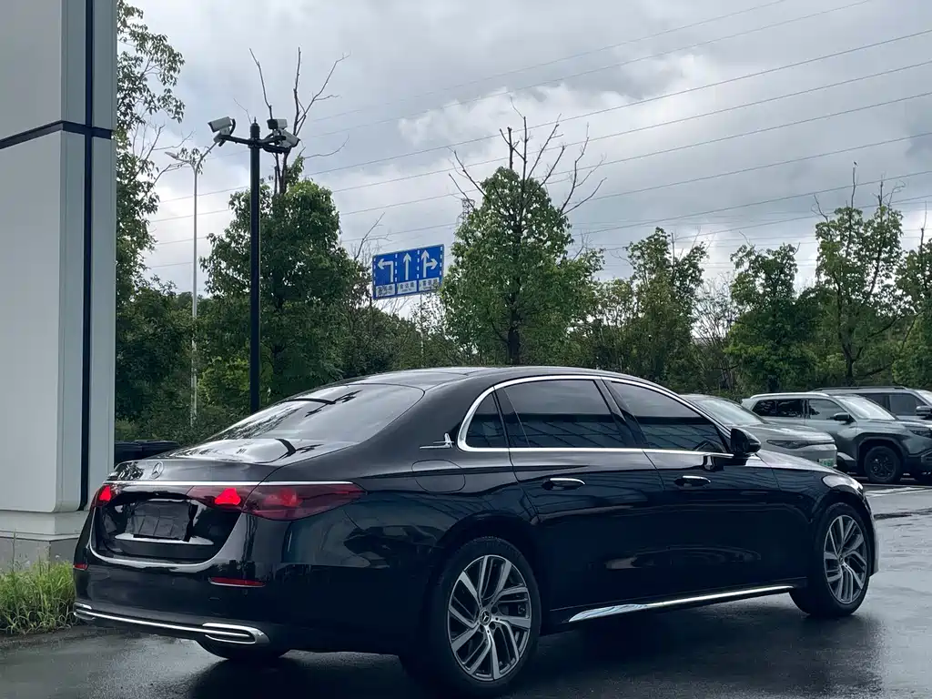 Mercedes-Benz E-Class — миниатюра 18