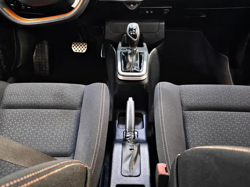 Geely Vision X1 — миниатюра 7