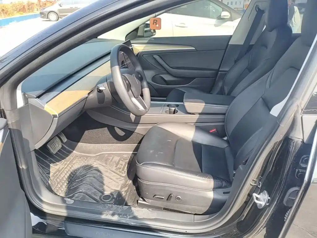Tesla Model 3 — миниатюра 15