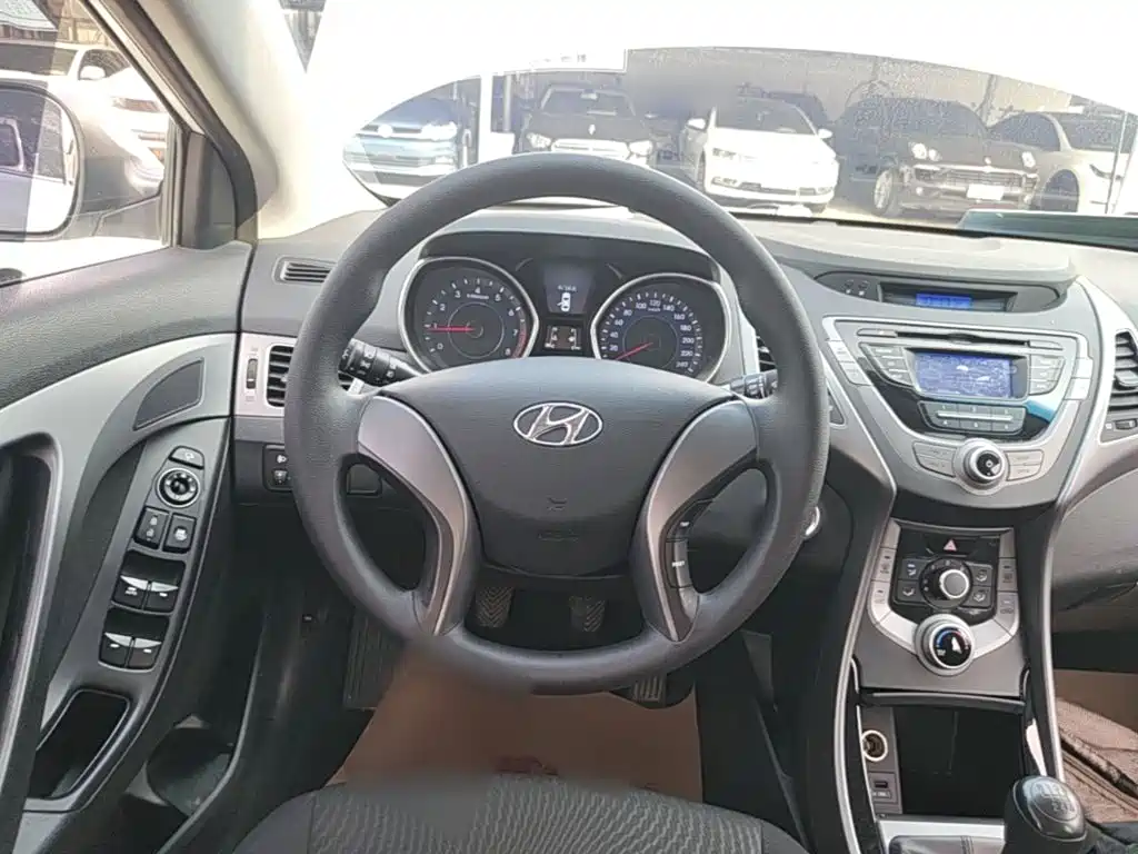 Hyundai Elantra Langdong — миниатюра 11