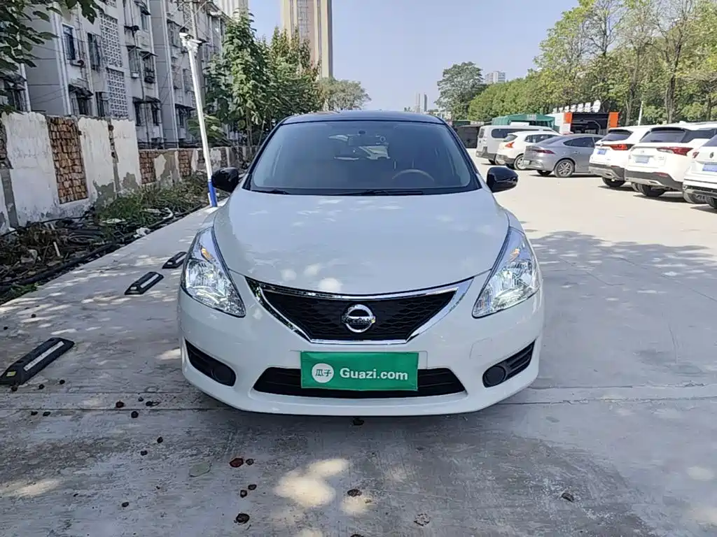 Nissan Tiida — миниатюра 3