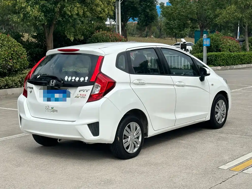 Honda Fit — миниатюра 9